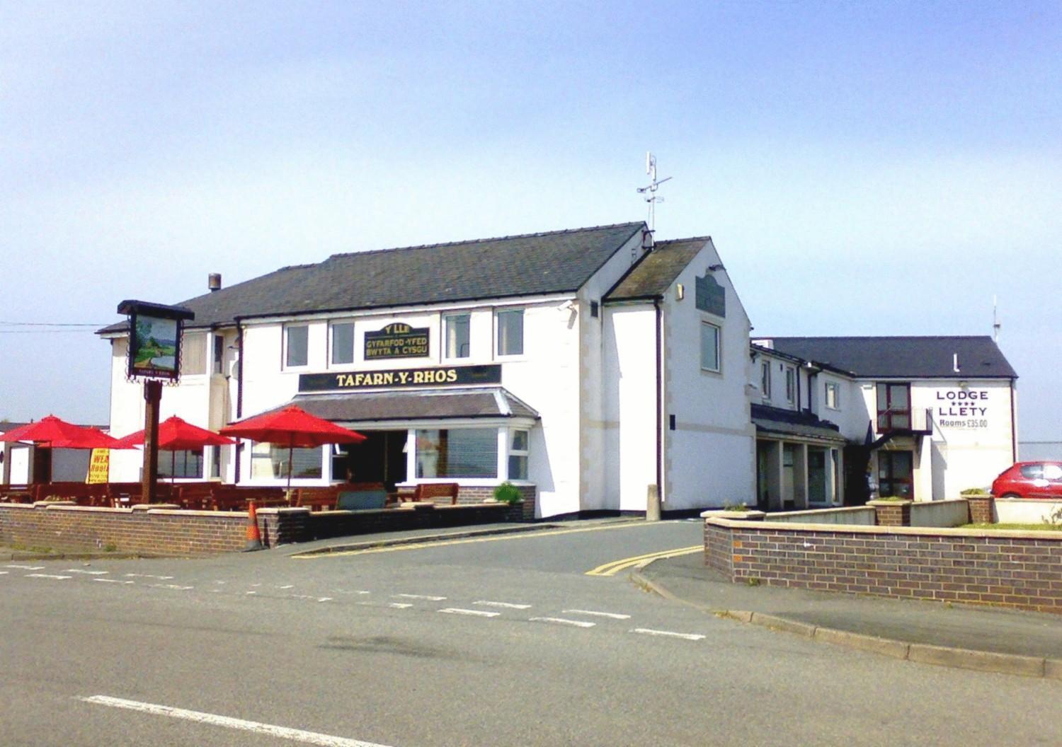 Hotel Tafarn Y Rhos Llangefni Esterno foto